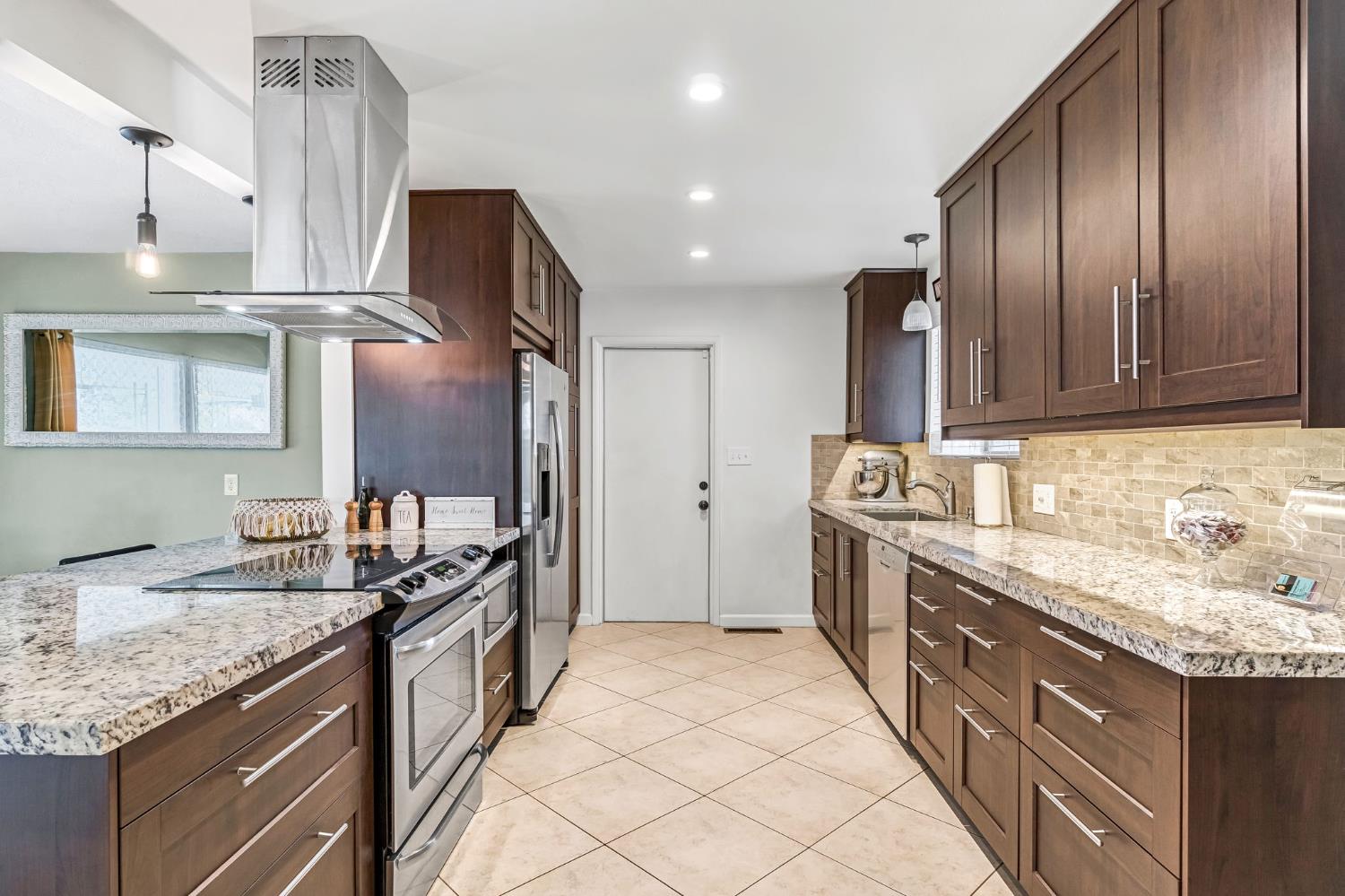 172 W Scott Ave, Fresno, CA 93704