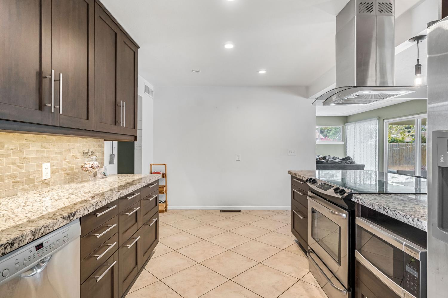 172 W Scott Ave, Fresno, CA 93704