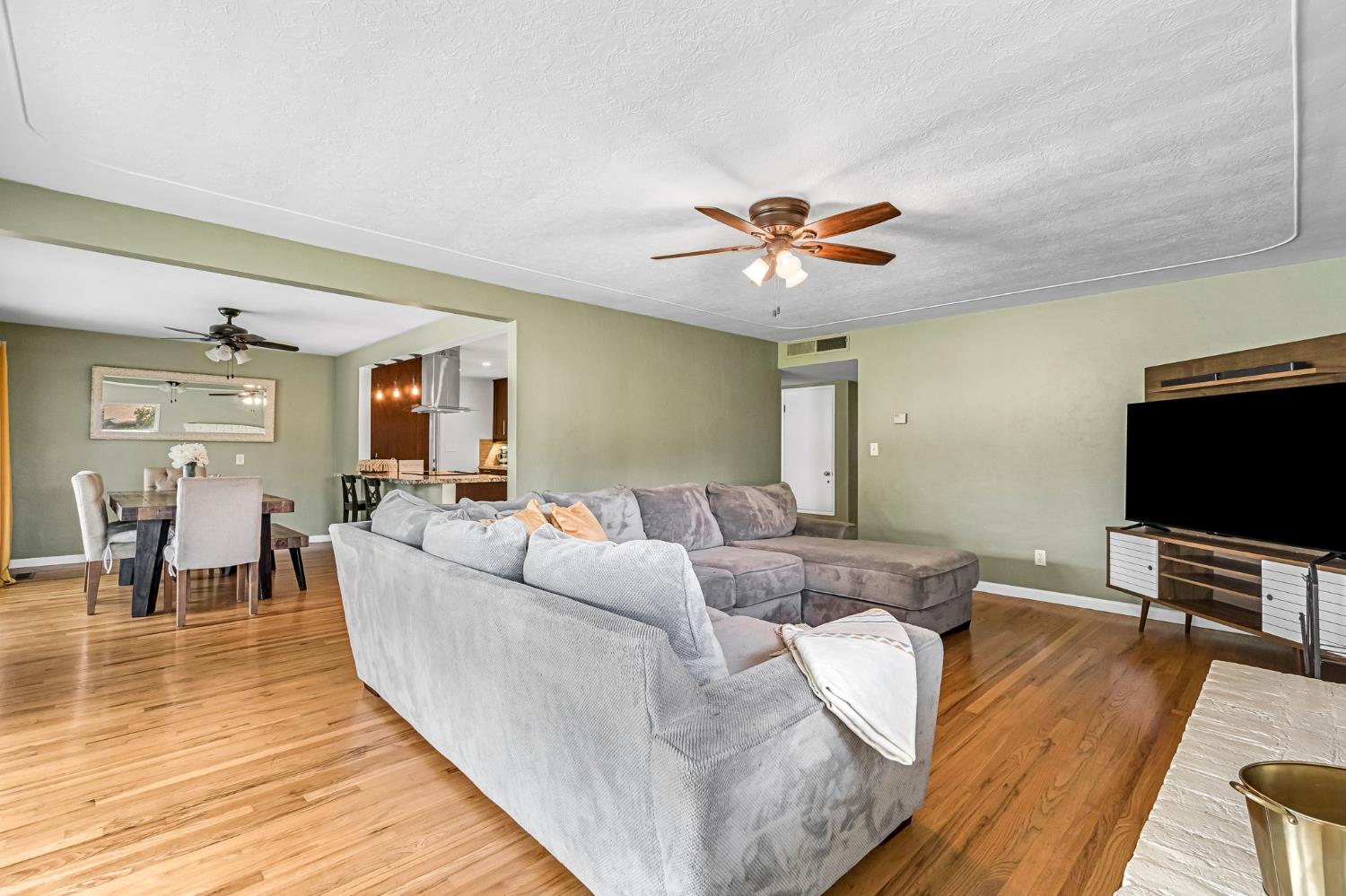 172 W Scott Ave, Fresno, CA 93704